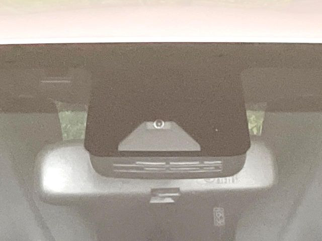 �y�g���^�Z�[�t�e�B�Z���X�z���s���ɑO���̎ԗ�����F�����A�Փ˂������Ȏ��͌x��ƃu���[�L�ŏՓˉ���Ɣ�Q�y�����A�V�X�g�B�����S�Ƀh���C�u�����y���݂��������܂��B