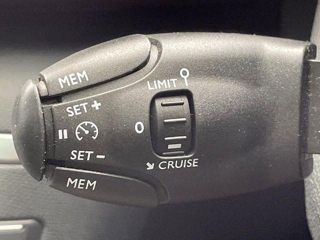 ●オートクルーズコントロール:高速道路や自動車専用道路等にて、定速巡航が可能となる便利な機能です。長距離移動の際でも疲れにくく便利にお使いいただけます♪