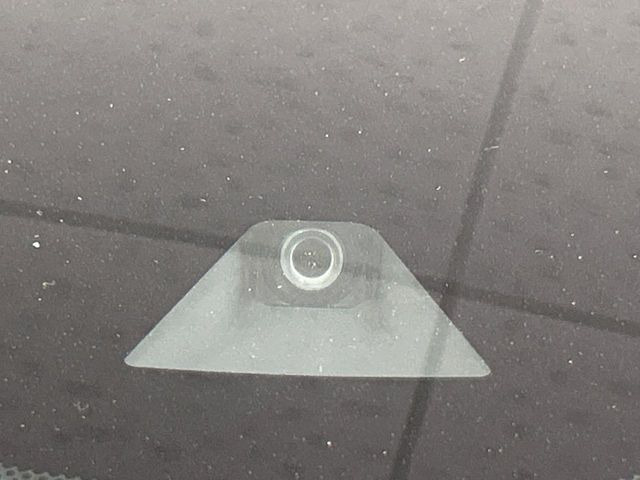 �y�C���e���W�F���g�G�}�[�W�F���V�[�u���[�L�z�t�����g�J�����őO���̎ԗ�����s�҂����m�B�Փ˂������Ȏ��͏Փ˔�Q�y���u���[�L���쓮�A�Փˉ�����T�|�[�g�B�����S�Ƀh���C�u�����y���݂��������܂��B