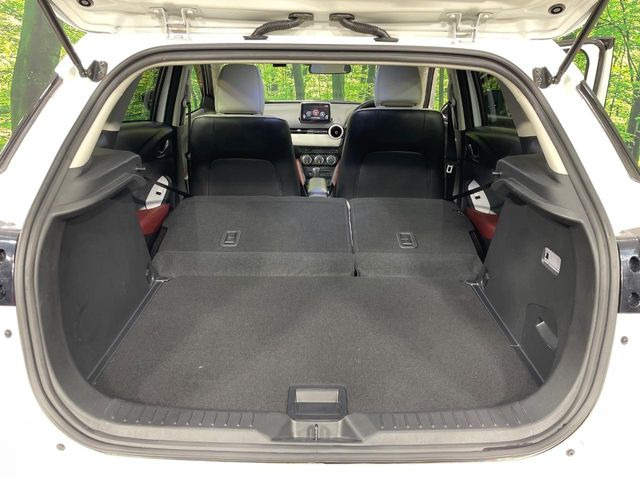 ���i�̂���������ʋ΁A���}���ɏ\���ȉ׎��X�y�[�X���m�ۂ��Ă���܂��B�Z�J���h�V�[�g��|���ƁA�傫�ȉו��̐ύڂ��\�ł���