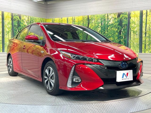 高透明度のガラス皮膜で撥水はもちろん、上質なツヤ・光沢を実現。紫外線や酸性雨から大切な愛車を保護し、色あせ・劣化を防止。「弾スプラッシュコート」、「弾プリミッサコート」からお選びいただけます。