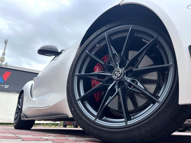 �y����19�C���`�A���~�z�C�[���z�O�ςɃ}�b�`���������A���~�z�C�[���𑕒����Ă���܂��B�e��ЊO�A���~�z�C�[����A�X�^�b�h���X�^�C�����戵�����Ă���܂��B���񂲑��k����������