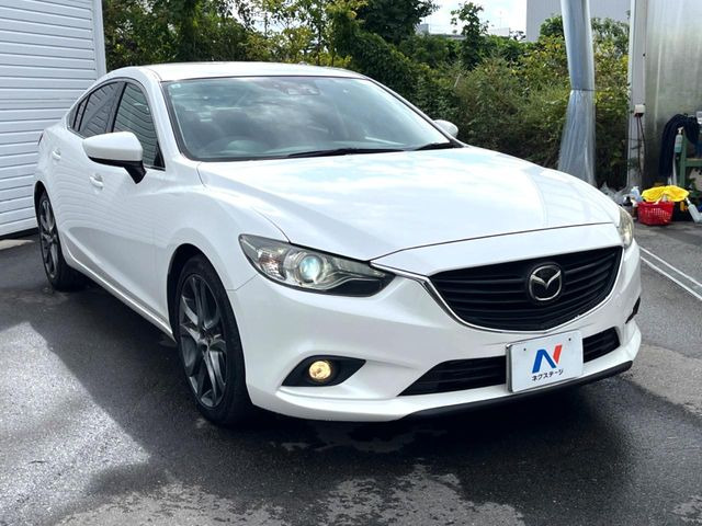 高透明度のガラス皮膜で撥水はもちろん、上質なツヤ・光沢を実現。紫外線や酸性雨から大切な愛車を保護し、色あせ・劣化を防止。「弾スプラッシュコート」、「弾プリミッサコート」からお選びいただけます。