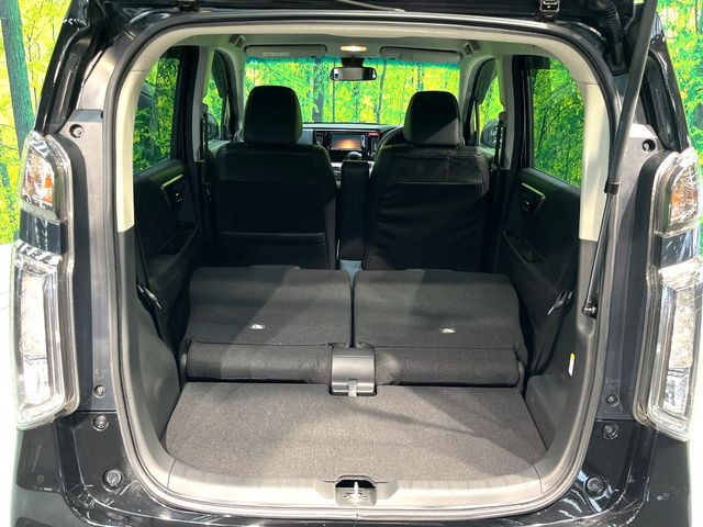 ���i�̂���������ʋ΁A���}���ɏ\���ȉ׎��X�y�[�X���m�ۂ��Ă���܂��B�Z�J���h�V�[�g��|���ƁA�傫�ȉו��̐ύڂ��\�ł���