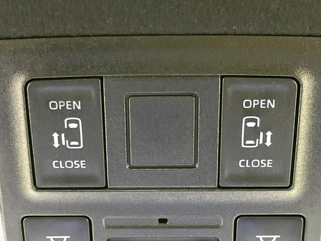 【両側パワースライドドア】スマートキーや運転席のスイッチで後席両側スライドドアの開閉が可能♪電動だから力を入れてドアを開ける必要が無く、小さなお子様でも簡単に開け閉めでき快適です♪