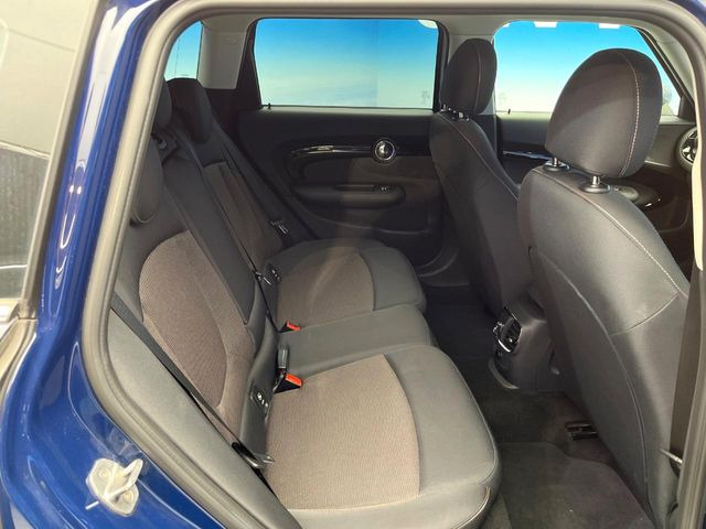 ●後部座席も気になるようなキズ・汚れやへたり等、大きなダメージはなく、良好な状態です。