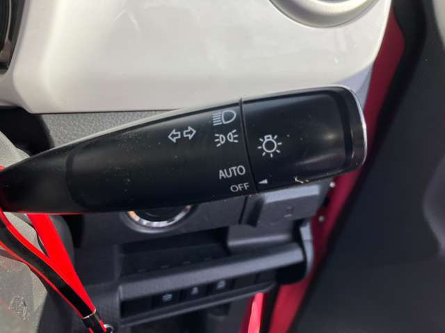 オートライトシステム!周囲の明るさを感知して自動でライト点灯!トンネルなどで便利です!