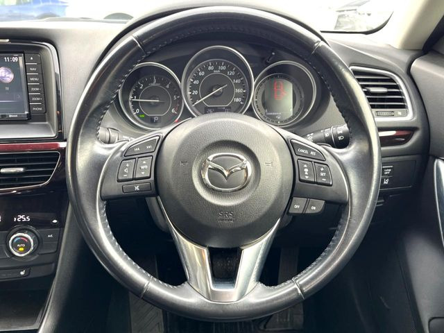 【純正革巻きステアリング】上質な革を使用することで、手にしっかり馴染みとても運転しやすいハンドルです♪