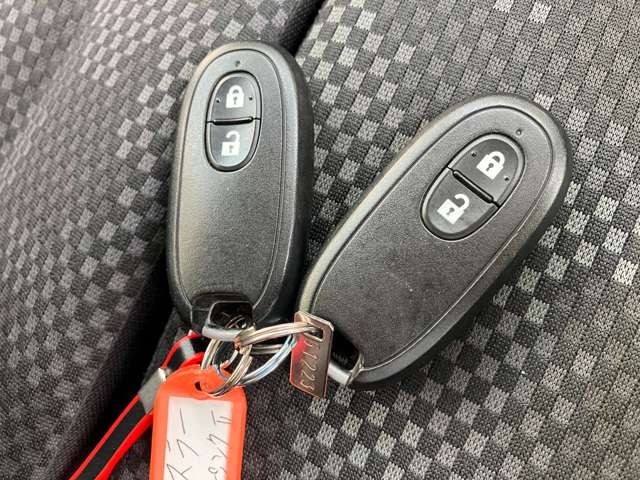 ★キーフリーシステム★リモコンキーを携帯していればキーをポケットなどから出さなくてもドアの施錠・解錠およびエンジン始動が出来ます!