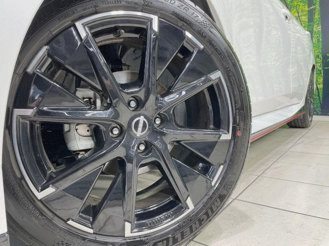 �y�O���[�h��p����17�C���`�A���~�z�C�[���z�f�U�C�����̍��������A���~�z�C�[���𑕒����Ă���܂��B�e��ЊO�A���~�z�C�[����A�X�^�b�h���X�^�C�����戵�����Ă���܂��B���񂲑��k����������