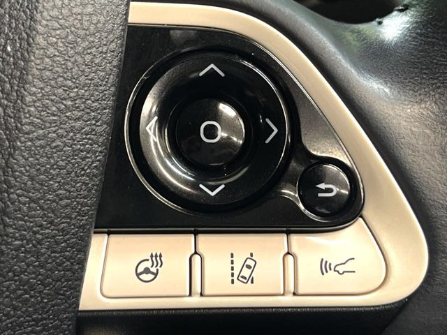 【トヨタセーフティセンス】走行中に前方の車両等を認識し、衝突しそうな時は警報とブレーキで衝突回避と被害軽減をアシスト。より安全にドライブをお楽しみいただけます。