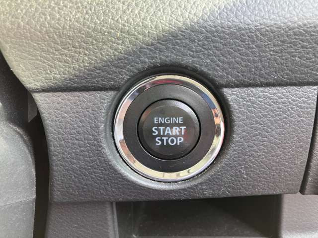 ★キーレスプッシュスタートシステム★エンジンスタートは最近はやりのプッシュスタート!鍵を車内に持ち込めばシリンダーに差し込まなくともボタン1つでエンジンがかかる★