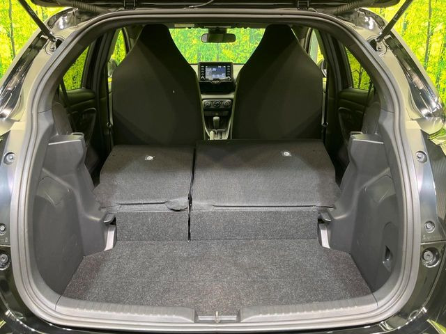 ���i�̂���������ʋ΁A���}���ɏ\���ȉ׎��X�y�[�X���m�ۂ��Ă���܂��B�Z�J���h�V�[�g��|���ƁA�傫�ȉו��̐ύڂ��\�ł���