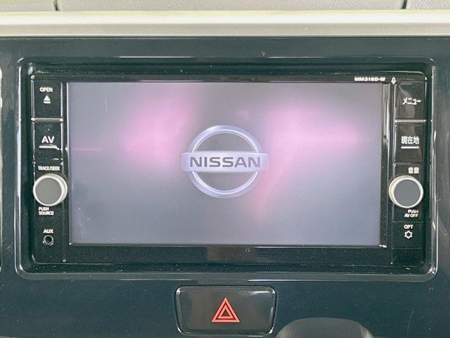 【純正ナビ】人気の純正ナビを装備しております。ナビの使いやすさはもちろん、オーディオ機能も充実!キャンプや旅行はもちろん、通勤や買い物など普段のドライブも楽しくなるはず♪