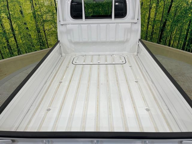 積み下ろしのしやすいデッキにはたっぷりと荷物を積み込んでいただけます。遊びから仕事まで、様々なシーンで頼れます♪