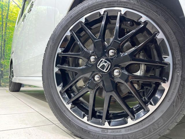 【純正15インチアルミホイール】外観にマッチした純正アルミホイールを装着しております。各種社外アルミホイールや、スタッドレスタイヤも取扱いしております。是非ご相談ください♪