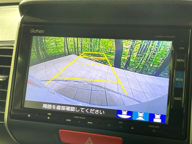 【バックカメラ】駐車時に後方がリアルタイム映像で確認できます。大型商業施設や立体駐車場での駐車時や、夜間のバック時に大活躍!運転スキルに関わらず、今や必須となった装備のひとつです!