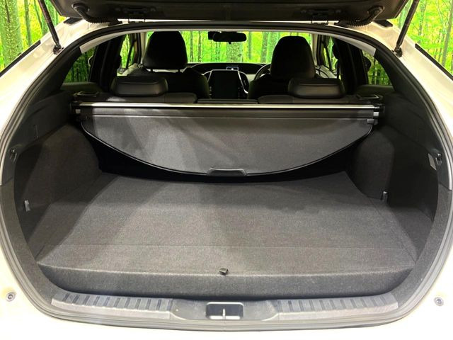 積み下ろしのしやすいデッキにはたっぷりと荷物を積み込んでいただけます。遊びから仕事まで、様々なシーンで頼れます♪