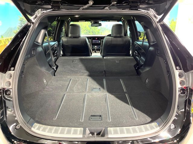 後席を格納すると、これだけの広さが!シーンに合わせたシートアレンジで、大きな荷物も積むことが出来ます♪