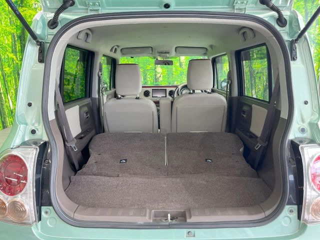 ���i�̂���������ʋ΁A���}���ɏ\���ȉ׎��X�y�[�X���m�ۂ��Ă���܂��B�Z�J���h�V�[�g��|���ƁA�傫�ȉו��̐ύڂ��\�ł���