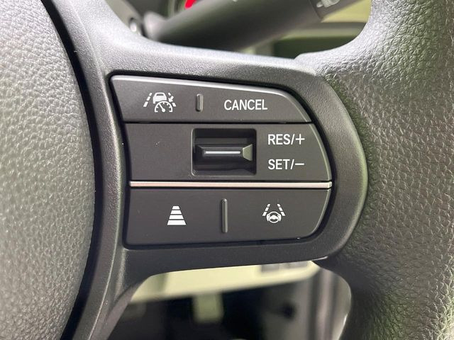 【アダプティブクルーズコントロール】高速道路での長距離走行が楽に!!自動で速度を保つクルーズコントロールが、衝突軽減システムと連携し、前方の車両を感知して車間を保つように速度調節してくれます!!