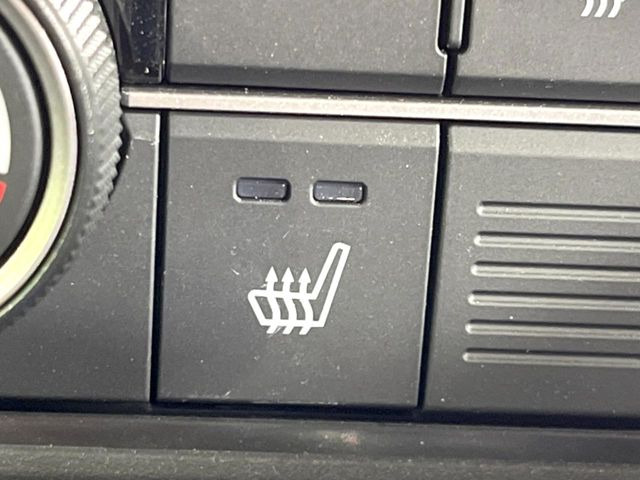 【シートヒーター】寒い日に重宝するシートヒーター!エアコンより早く温まってくれるので寒がりの人も安心ですね♪エアコンの温風は乾燥するから苦手、という方にもをおすすめです。