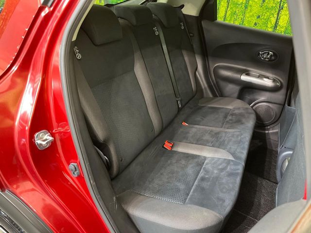 後部座席も気になるようなキズ・汚れやへたり等、大きなダメージはなく、良好な状態です。