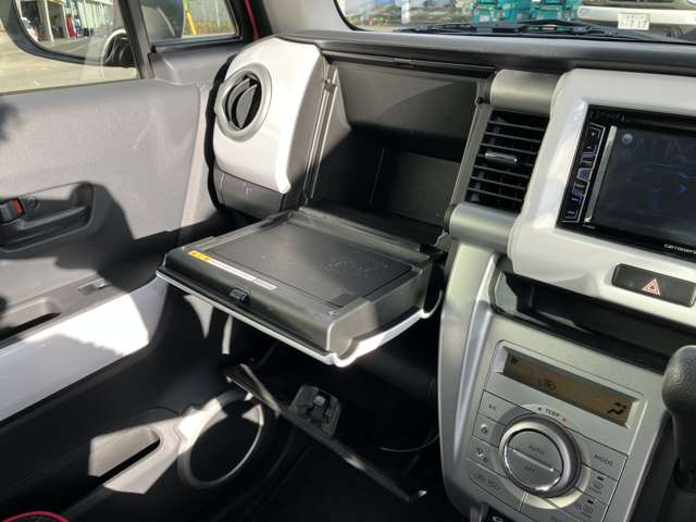 収納スペースも多彩です!散らかりがちな車内の整理に役立ちます!