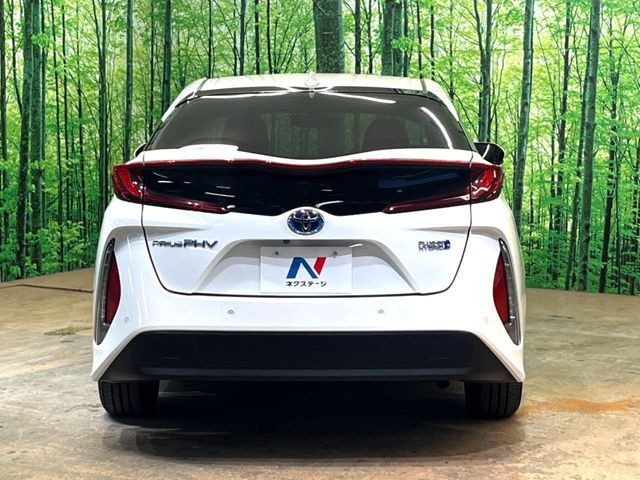 安心の最長10年・走行無制限保証(有償)をご用意。保証内容も充実はもちろん、無料点検&オイル交換や、年中無休の全国・24時間ロードサービスも付帯されておりますのでご安心下さい。