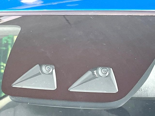 【スマートアシスト】走行中に前方の車両等を認識し、衝突しそうな時は警報とブレーキで衝突回避と被害軽減をアシスト。より安全にドライブをお楽しみいただけます。