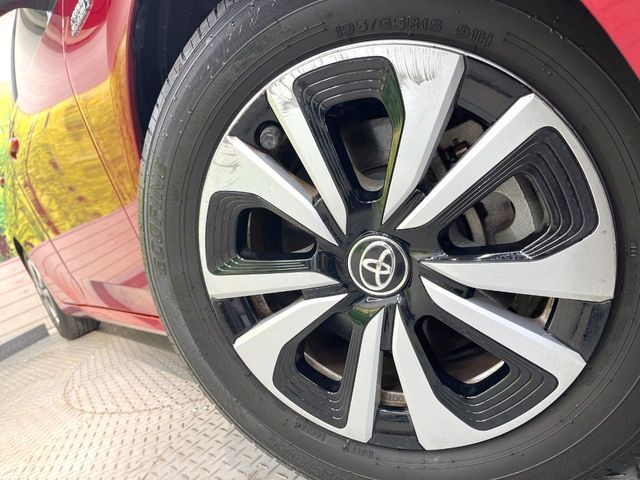 【純正15インチアルミホイール】外観にマッチした純正アルミホイールを装着しております。各種社外アルミホイールや、スタッドレスタイヤも取扱いしております。是非ご相談ください♪