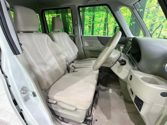 運転席シート廻りは使用感も少なく、良好な状態となっています。丁寧に使われていたことがよくわかりますね。