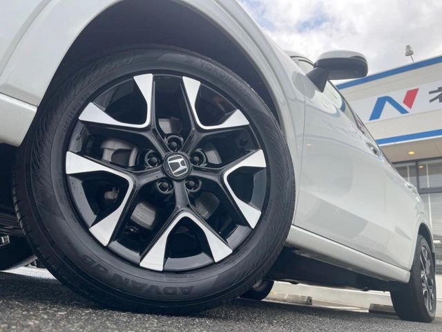 �y����18�C���`�A���~�z�C�[���z�O�ςɃ}�b�`���������A���~�z�C�[���𑕒����Ă���܂��B�e��ЊO�A���~�z�C�[����A�X�^�b�h���X�^�C�����戵�����Ă���܂��B���񂲑��k����������