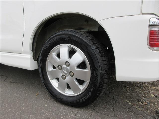 当店では1年間走行無制限部分保証が付いております。店頭でも保証に関してのご案内を致しますのでご検討の程お願い致します。