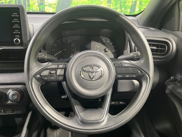 インテリアに合わせたデザインのステアリングは、運転される方のことも考え、運転しやすい形状、大きさです。是非一度、実際に触ってお確かめください。