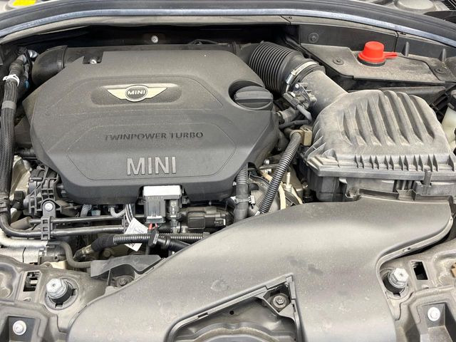 ●当店では、各メーカーの専用診断テスターを導入。国家資格を持つテクニカルスタッフも常駐しておりますので、万が一の際にも安心してご利用いただけます。