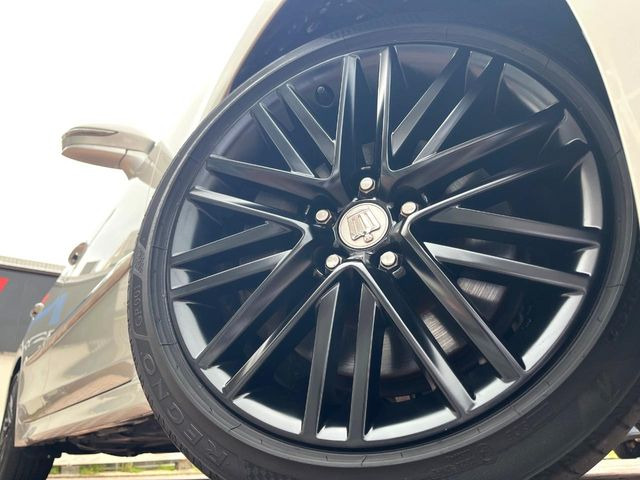 �y���������C���`�A���~�z�C�[���z�O�ςɃ}�b�`���������A���~�z�C�[���𑕒����Ă���܂��B�e��ЊO�A���~�z�C�[����A�X�^�b�h���X�^�C�����戵�����Ă���܂��B���񂲑��k����������