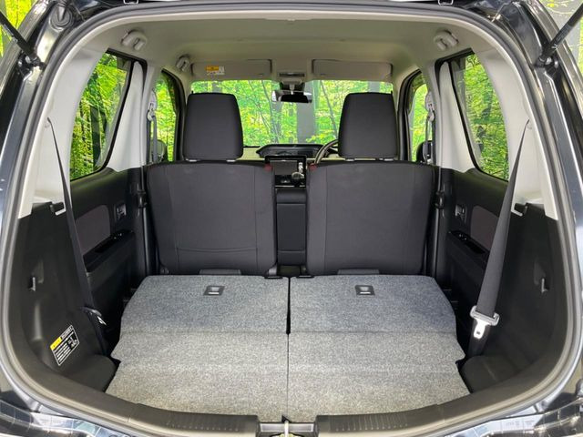 後席を格納すると、これだけの広さが!シーンに合わせたシートアレンジで、大きな荷物も積むことが出来ます♪