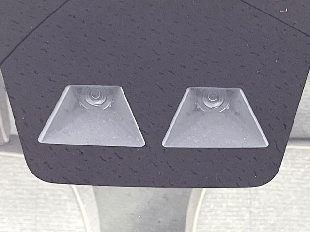 【スマートアシスト】走行中に前方の車両等を認識し、衝突しそうな時は警報とブレーキで衝突回避と被害軽減をアシスト。より安全にドライブをお楽しみいただけます。