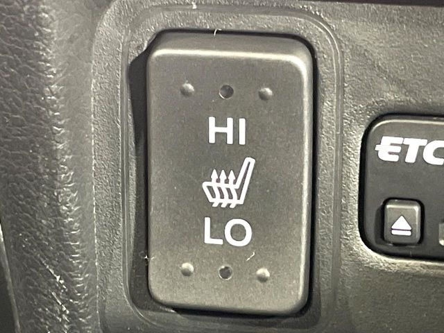 【シートヒーター】寒い日に重宝するシートヒーター!エアコンより早く温まってくれるので寒がりの人も安心ですね♪エアコンの温風は乾燥するから苦手、という方にもをおすすめです。