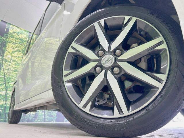 【純正15インチアルミホイール】外観にマッチした純正アルミホイールを装着しております。各種社外アルミホイールや、スタッドレスタイヤも取扱いしております。是非ご相談ください♪