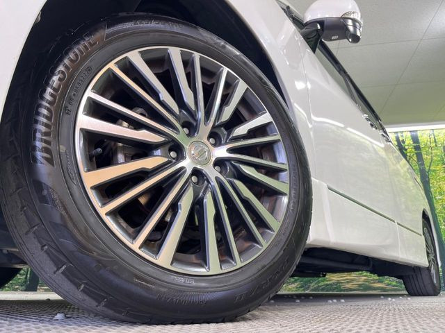 �y����18�C���`�A���~�z�C�[���z�O�ςɃ}�b�`���������A���~�z�C�[���𑕒����Ă���܂��B�e��ЊO�A���~�z�C�[����A�X�^�b�h���X�^�C�����戵�����Ă���܂��B���񂲑��k����������