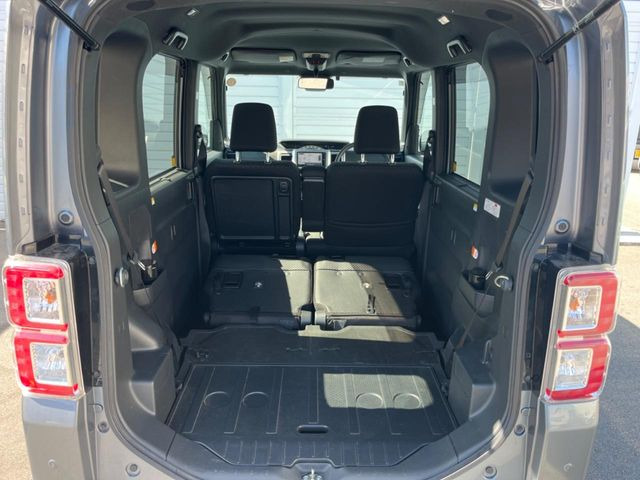 ���i�̂���������ʋ΁A���}���ɏ\���ȉ׎��X�y�[�X���m�ۂ��Ă���܂��B�Z�J���h�V�[�g��|���ƁA�傫�ȉו��̐ύڂ��\�ł���