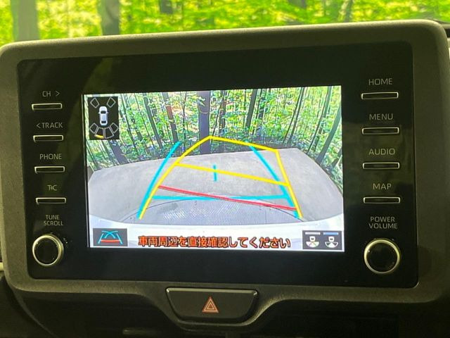 【バックカメラ】駐車時に後方がリアルタイム映像で確認できます。大型商業施設や立体駐車場での駐車時や、夜間のバック時に大活躍!運転スキルに関わらず、今や必須となった装備のひとつです!