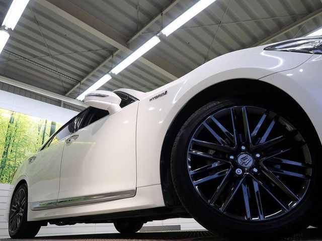 �y����18�C���`�A���~�z�C�[���z�O�ςɃ}�b�`���������A���~�z�C�[���𑕒����Ă���܂��B�e��ЊO�A���~�z�C�[����A�X�^�b�h���X�^�C�����戵�����Ă���܂��B���񂲑��k����������