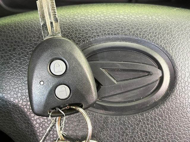 高透明度のガラス皮膜で撥水はもちろん、上質なツヤ・光沢を実現。紫外線や酸性雨から大切な愛車を保護し、色あせ・劣化を防止。「弾スプラッシュコート」、「弾プリミッサコート」からお選びいただけます。