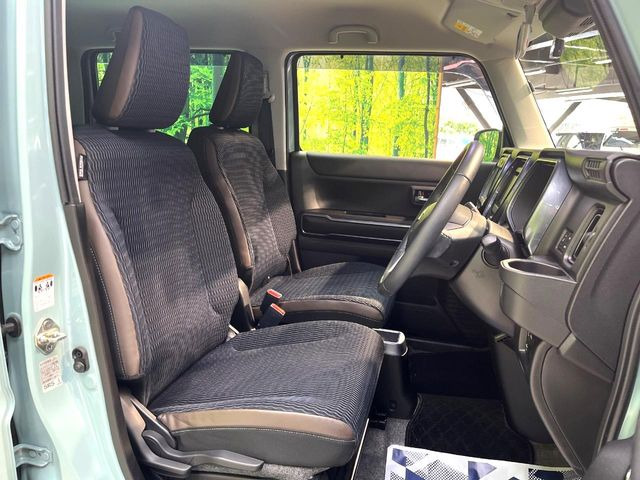 運転席シート廻りは使用感も少なく、良好な状態となっています。丁寧に使われていたことがよくわかりますね。