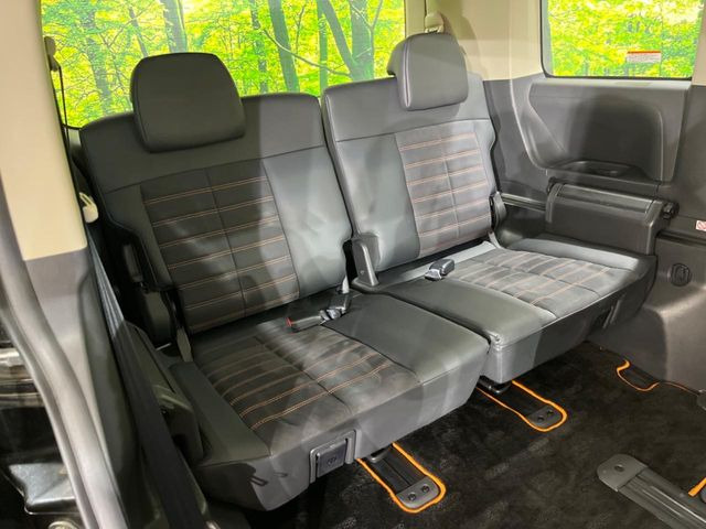 3列目シートはもちろん状態良好☆大人でもゆったりと座って頂けますので、大人数でのお出かけもラクラクです♪ご家族で、気の知れた仲間で、ドライブに行くのが楽しみですね♪