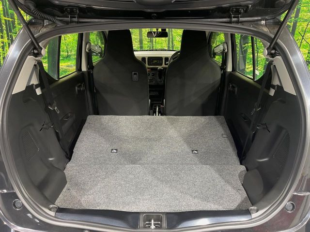 ���i�̂���������ʋ΁A���}���ɏ\���ȉ׎��X�y�[�X���m�ۂ��Ă���܂��B�Z�J���h�V�[�g��|���ƁA�傫�ȉו��̐ύڂ��\�ł���