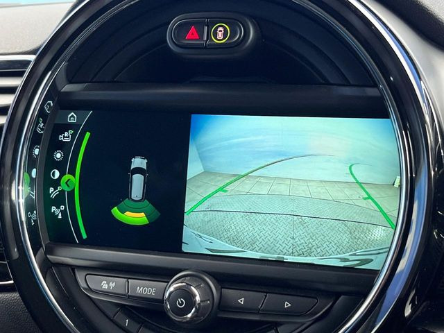 ●ガイドライン付きバックカメラ:不安な駐車もこれで安心!ガイドライン付きなので狭い箇所での駐車もラクラクです!